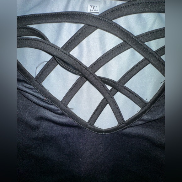 NWOT XXL Stylish Women's Criss Cross Neck Gradient Red Black 3/4 Slv Casual Top - Picture 6 of 9